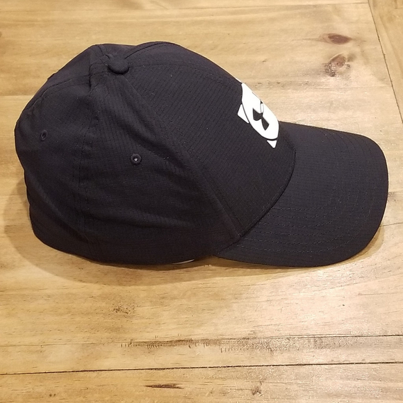 Under Armour Golf Hat Size M/L Flex Stretch Fitted Black white Rubber Logo UA - Picture 4 of 8